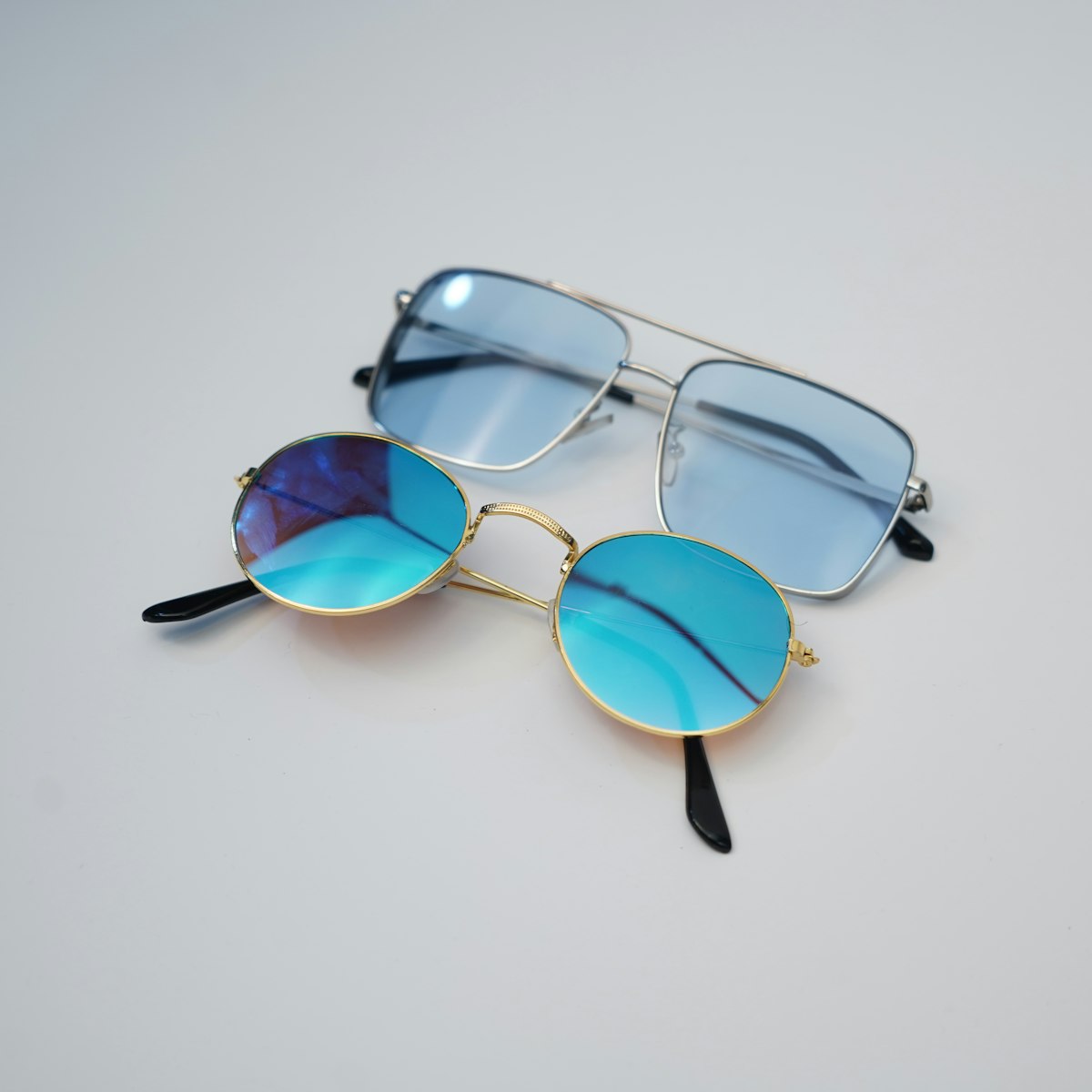 Mirrored aviator sunglasses