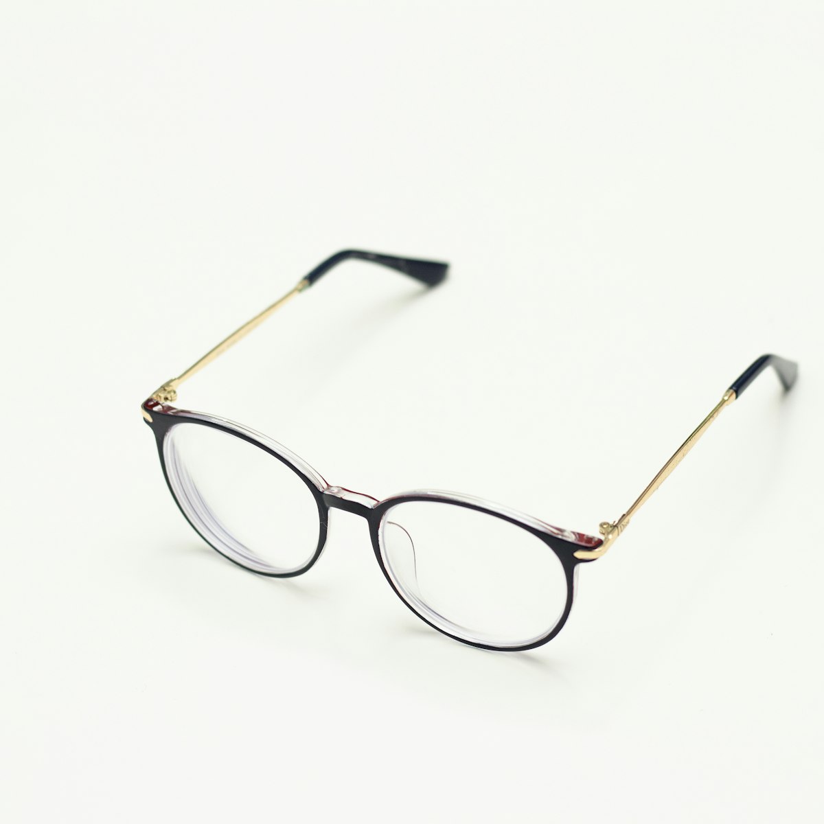 Prism oval metal eyeglasses